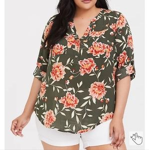 Torrid - HARPER - OLIVE GREEN FLORAL CHALLIS PULLOVER BLOUSE